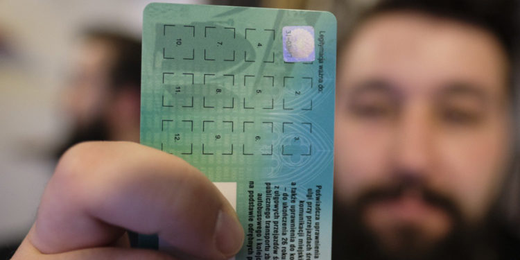 Nowe wzory naklejek, legitymacji studenckich i indeksów